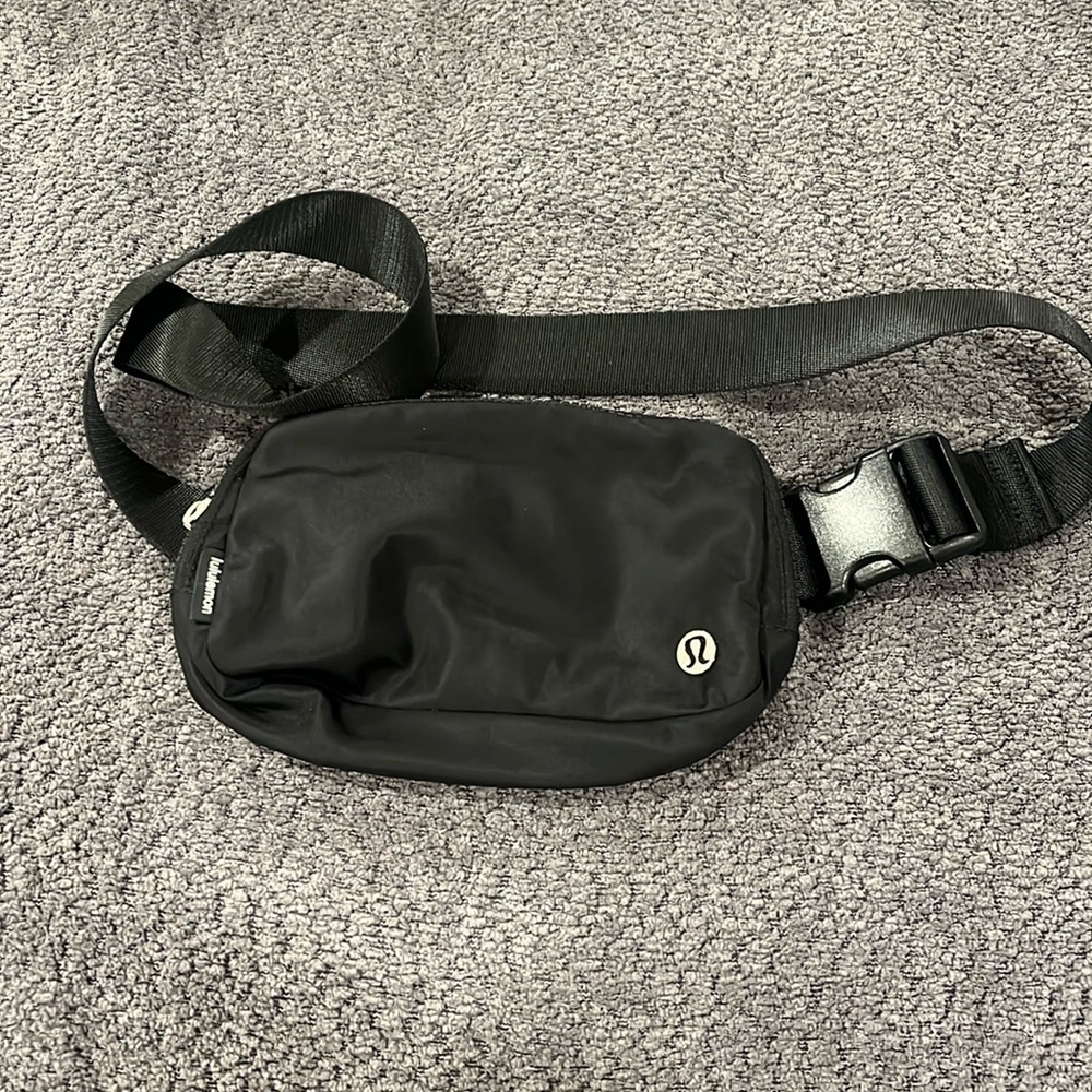 Lululemon belt bag